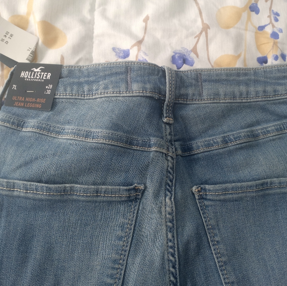 Hollister jeans size 7